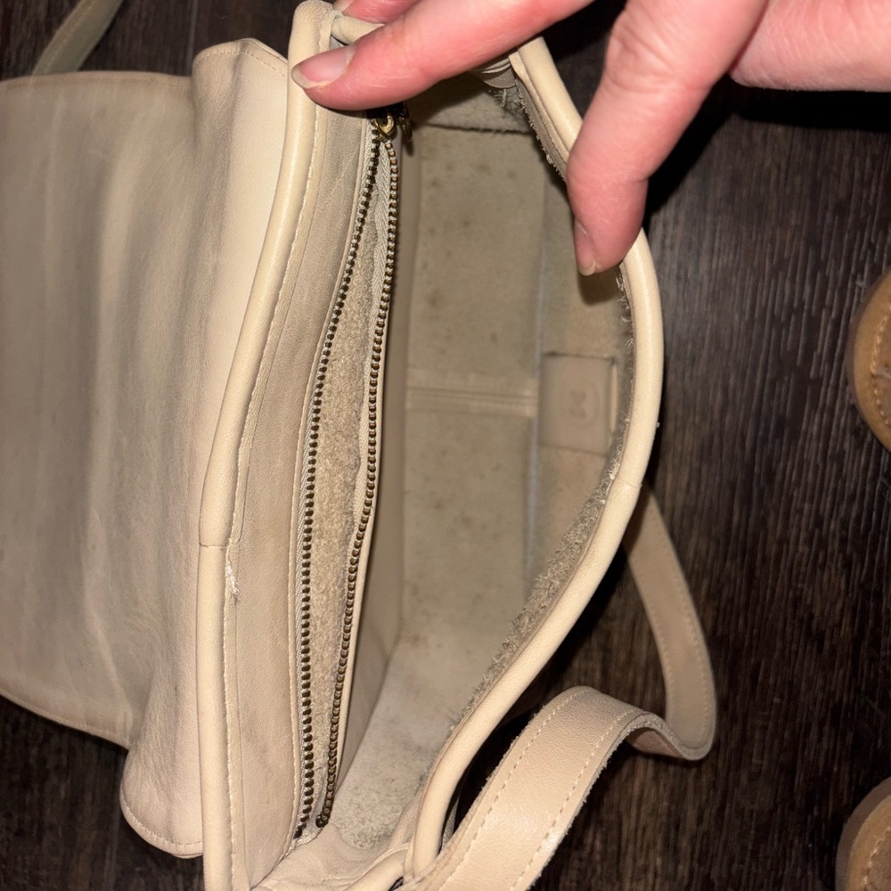 Vintage COACH Tribeca 9092 Beige Leather Flap Shoulder Bag- 1998 - Picture 7 of 8